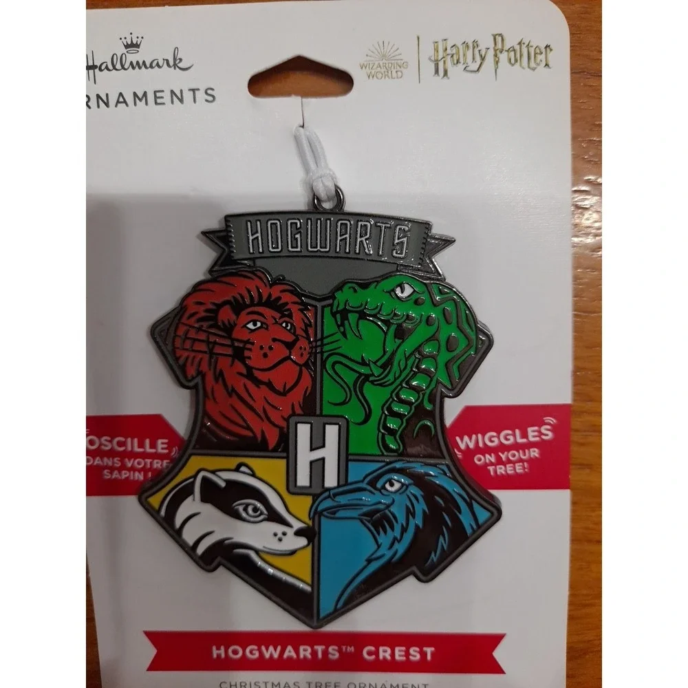 New 2024 Hallmark Ornament Flat Metal Enamel Harry Potter Hogwarts‎ Crest